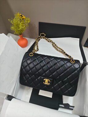 Chanel Black Lambskin Quilted Classic Flap Bag Gold